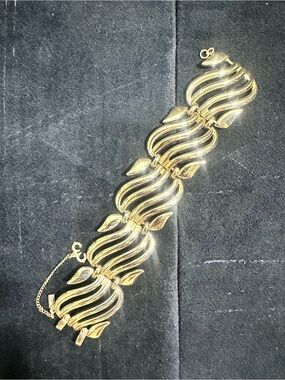 Vtg: Monet Gold Plated Wide Link Double Clasp Bracelet